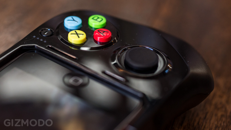 Illustration for article titled Moga Ace iOS Game Controller First Look: Cheap Fun, Huge Potential